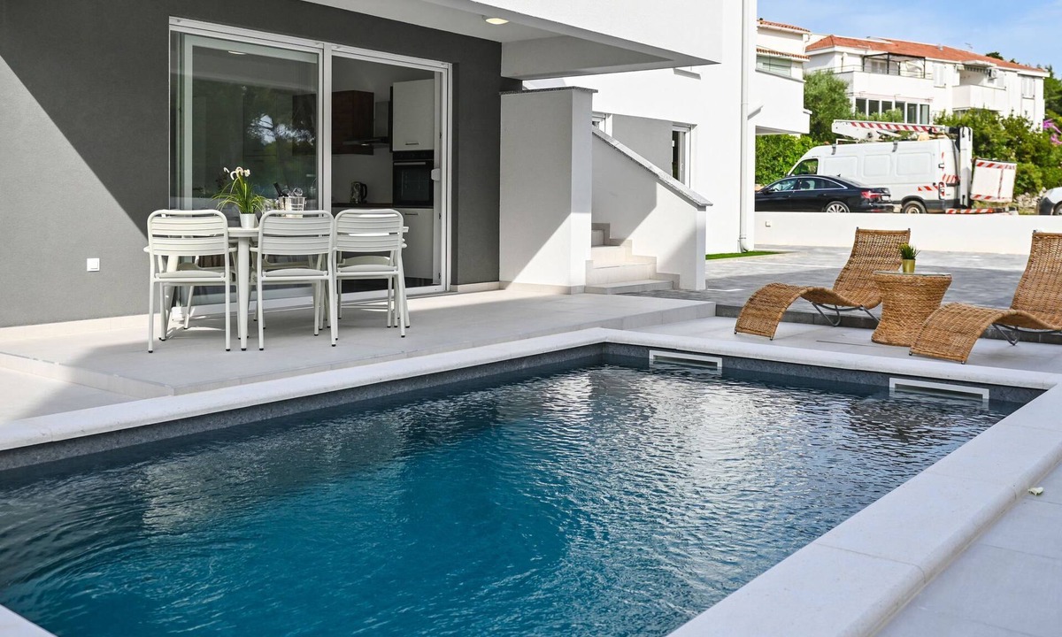 Zrce House | Villa mit privatem Pool für 20 Personen by Interhome