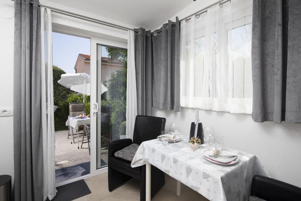 Ika Apartment | Villa Nika 2