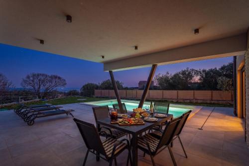 Peruski Villa | Villa Ogradina near Pula with sea view for 5 persons only 3 km from the Beach