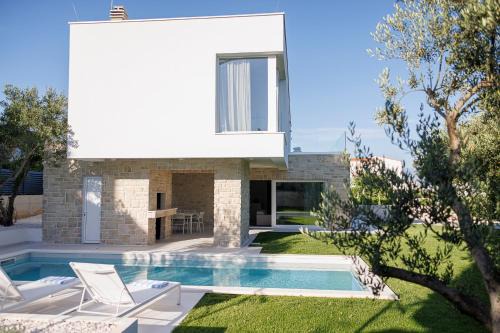 Kastel Stafilic Villa | Villa Olea 2024 Heated Pool -Sauna -400 m beach