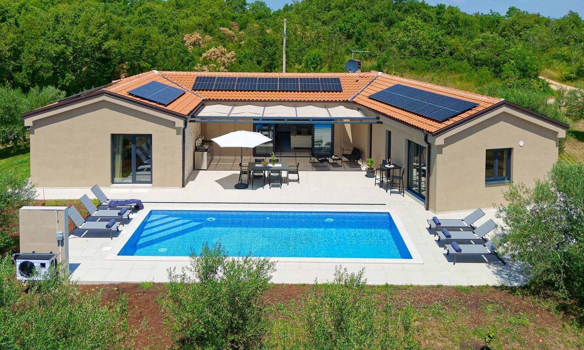Kastel Villa | Villa Olive'r – Sleeps 6, 3 bedrooms, private pool, barbecue