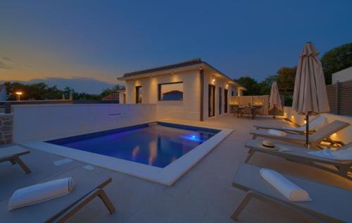Omisalj House | Villa QUARNARO with heated pool