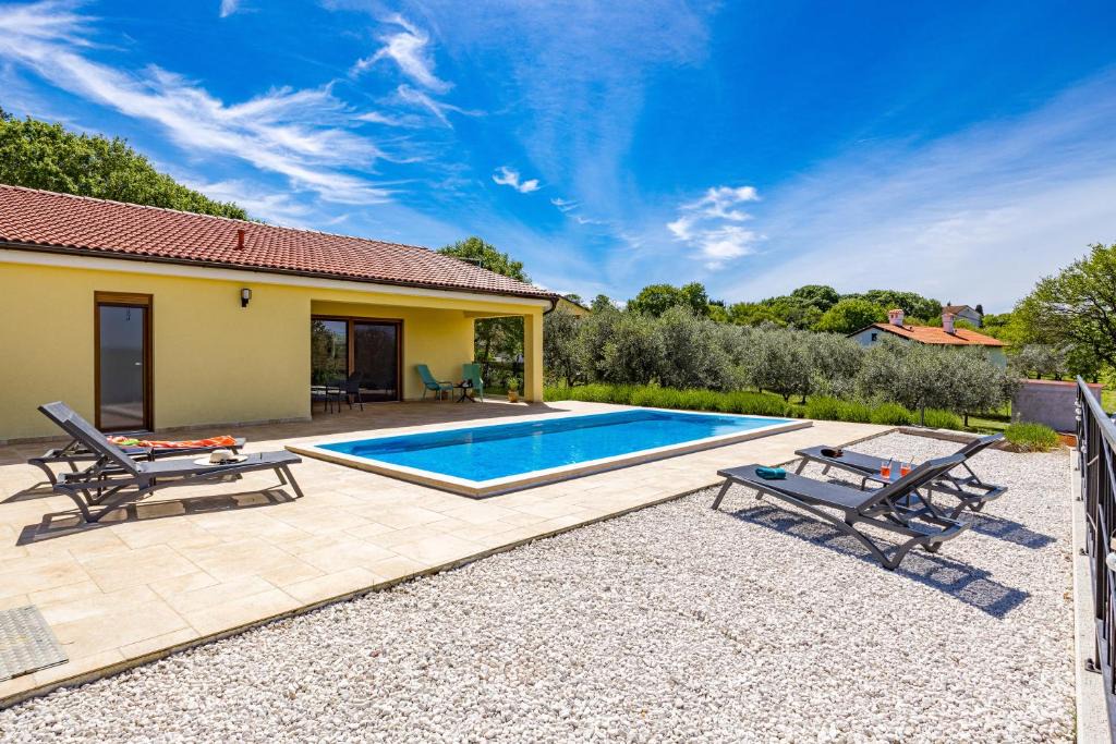 Puntera Villa | Villa Rok with Private Pool & Sunset Views near Pula