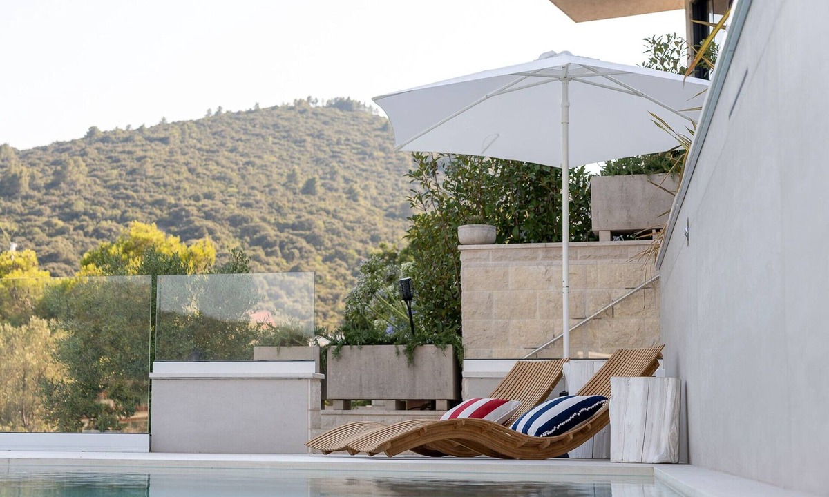Zrnovo Villa | Villa Sea la Vie | Seafront Location | 4 Bedrooms | Sea Access