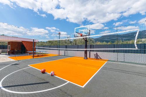 Kastel Stari Villa | Villa SEVEN HEARTS with heated pool and basketball court near Split