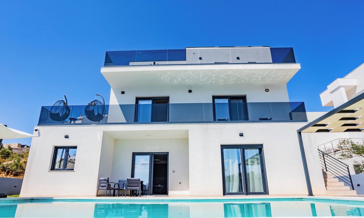 Maslenica Villa | Villa Shark Maslenica/w elevator