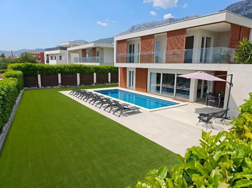 Kastel Gomilica Villa | Villa Sheley with private heated pool-Split
