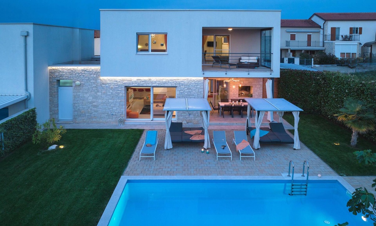 Buzinija Villa | Villa Sky Dream near Novigrad for 6 persons with private heated pool - pet friendly