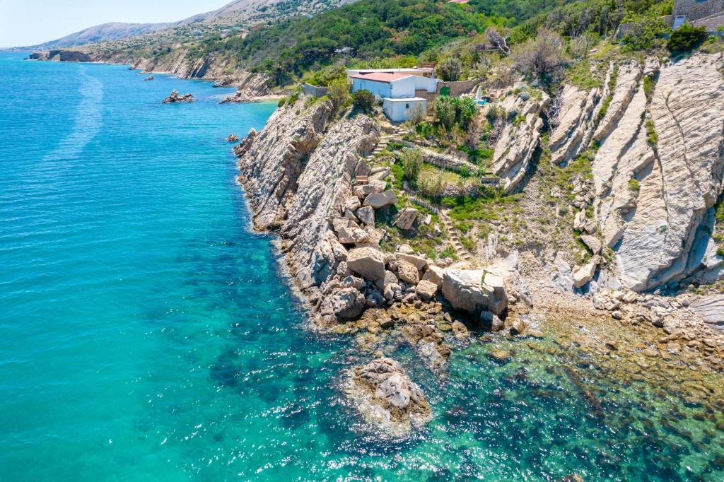 Bosana Villa | Villa Sortis privacy & boat