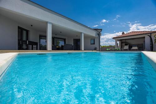 Pula Villa | Villa Speranza with Illuminated Pool