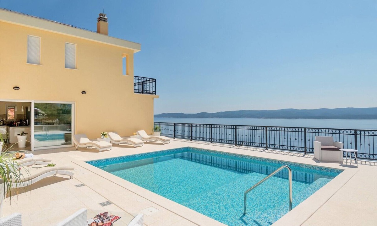Mimice Villa | Villa Sun Palace is a 5-bedroom villa with amazing sea views