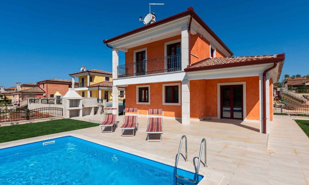 Karigador Villa | Villa with air conditioning and outdoor pool