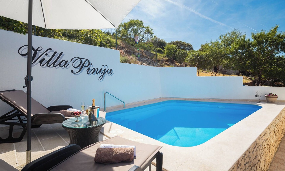 Nerezise Villa | Villa with private pool, terrace and garden with fireplace