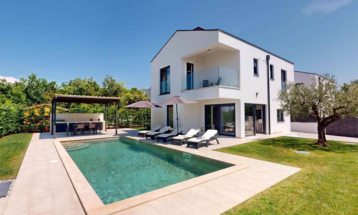Porec Villa | Villa with swimming pool, barbecue and billiards