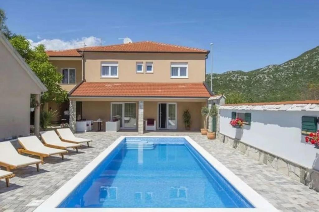 Vrgorac Villa | Villa Zara with heated Hydromassage-Pool