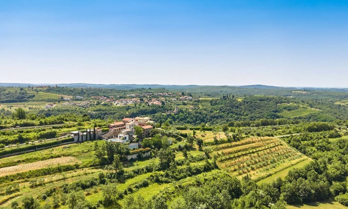 Buje Villa | Villa Zimzelen - Four Bedroom Villa, Sleeps 10
