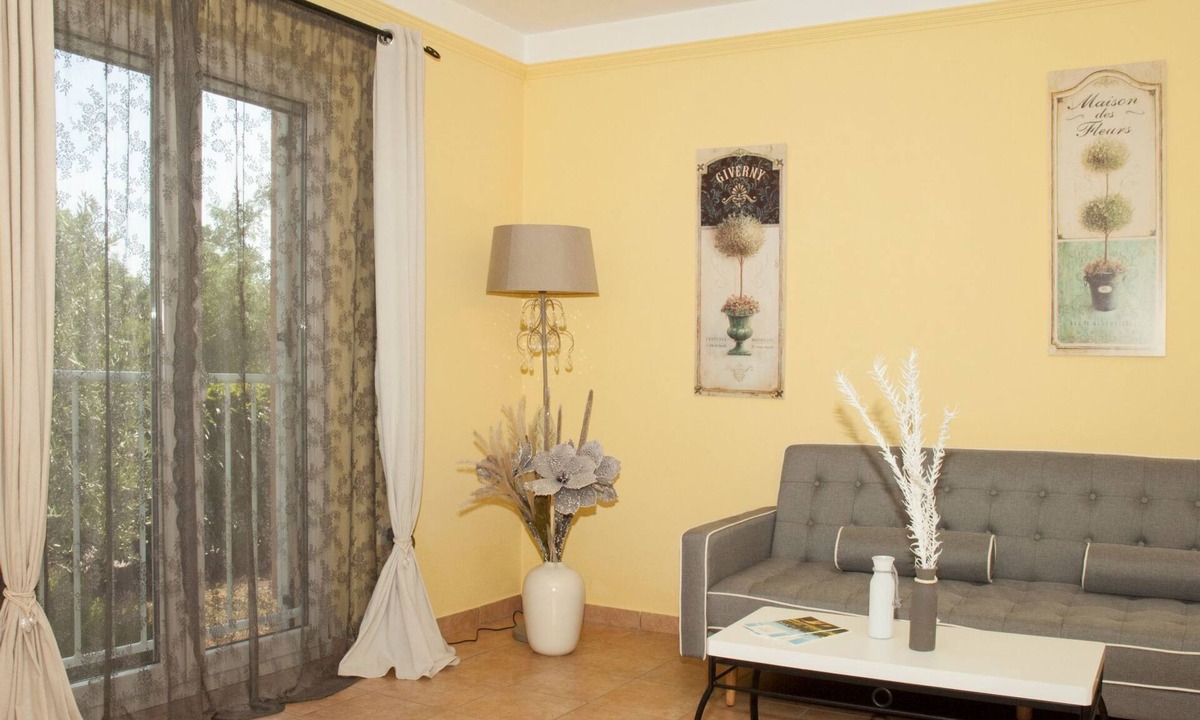Fiorini Apartment | Wohnung in Fiorini mit Eigenem Balkon by Interhome