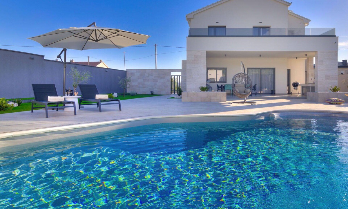 Novi Vinodolski Villa | Wonderful private villa with hot tub, WIFI, A/C, private pool, TV, terrace and pets allowed