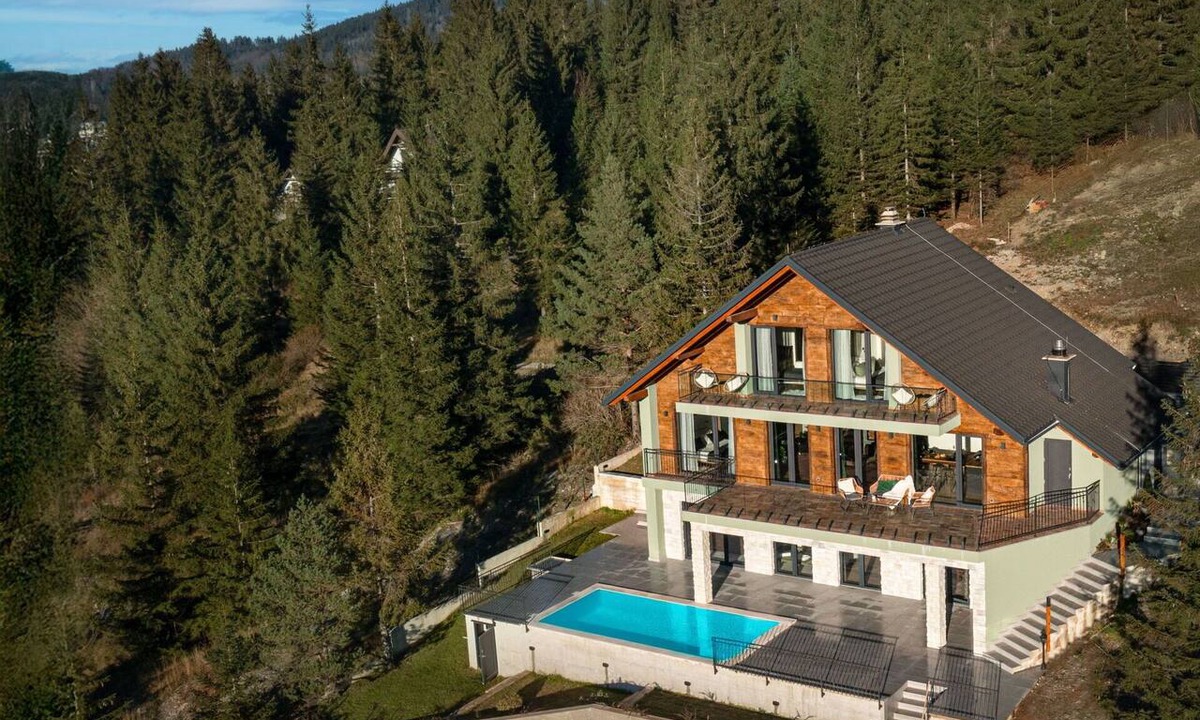 Ravna Gora Villa | Wonderful private villa for 8 people with WIFI, A/C, hot tub, private pool, TV and terrace