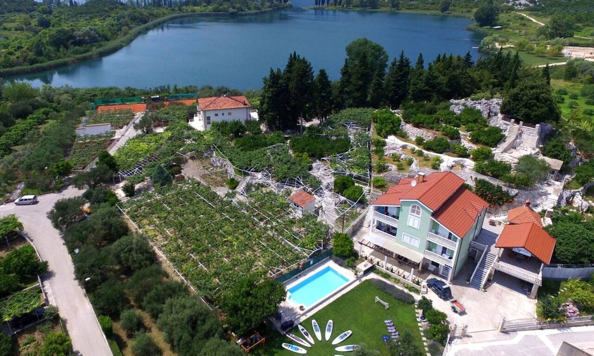Peracko Blato House | Wonderful private villa for 25 people with A/C, WIFI, pool, TV and patio