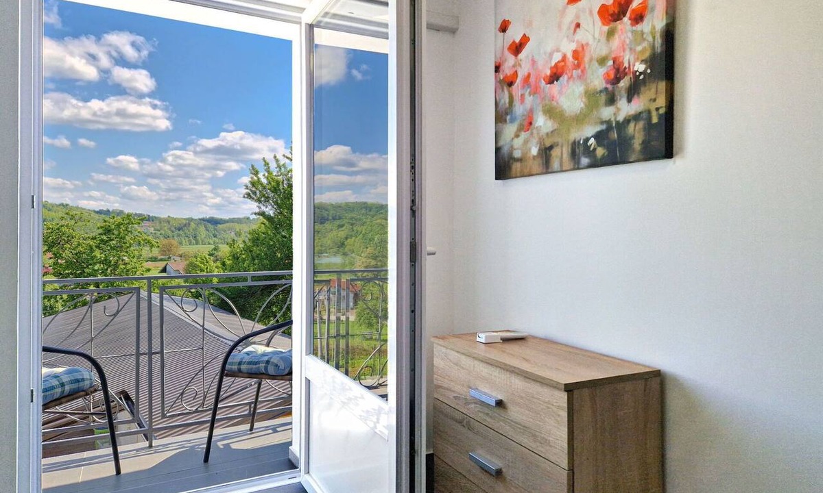 Duga Resa House | Wonderful private villa for 7 guests with hot tub, WIFI, TV, patio, pets allowed and panoramic v.