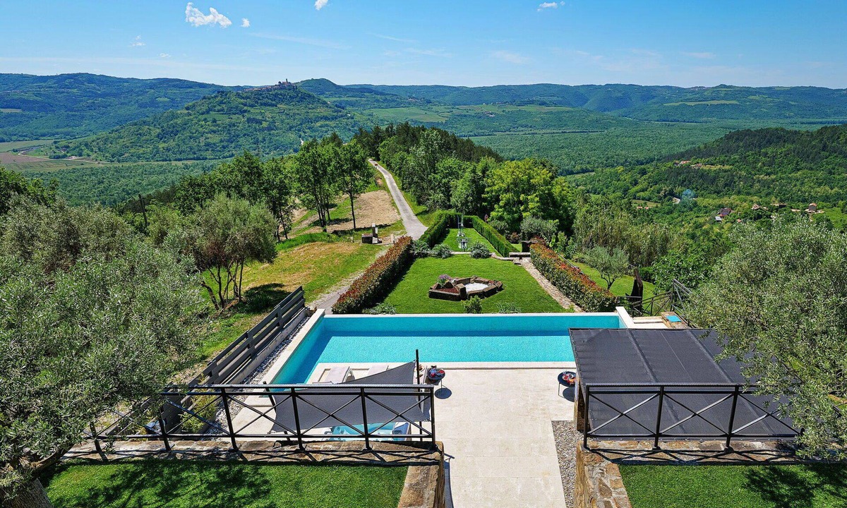 Golubici Villa | Wonderful private villa with hot tub, private pool, A/C, WIFI, TV, terrace and panoramic view