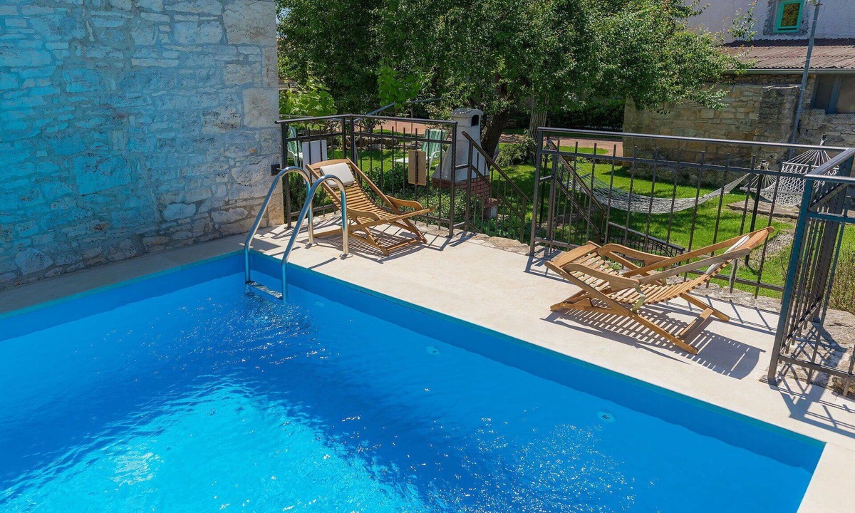 Butkovici House | Wonderful private villa for 6 people with WIFI, A/C, private pool, TV, terrace and pets allowed