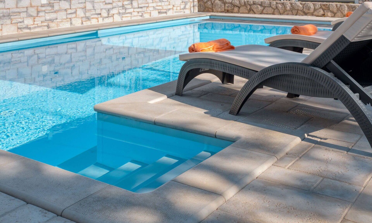 Klimno House | Wonderful private villa for 10 people with A/C, private pool, hot tub, WIFI, TV and terrace