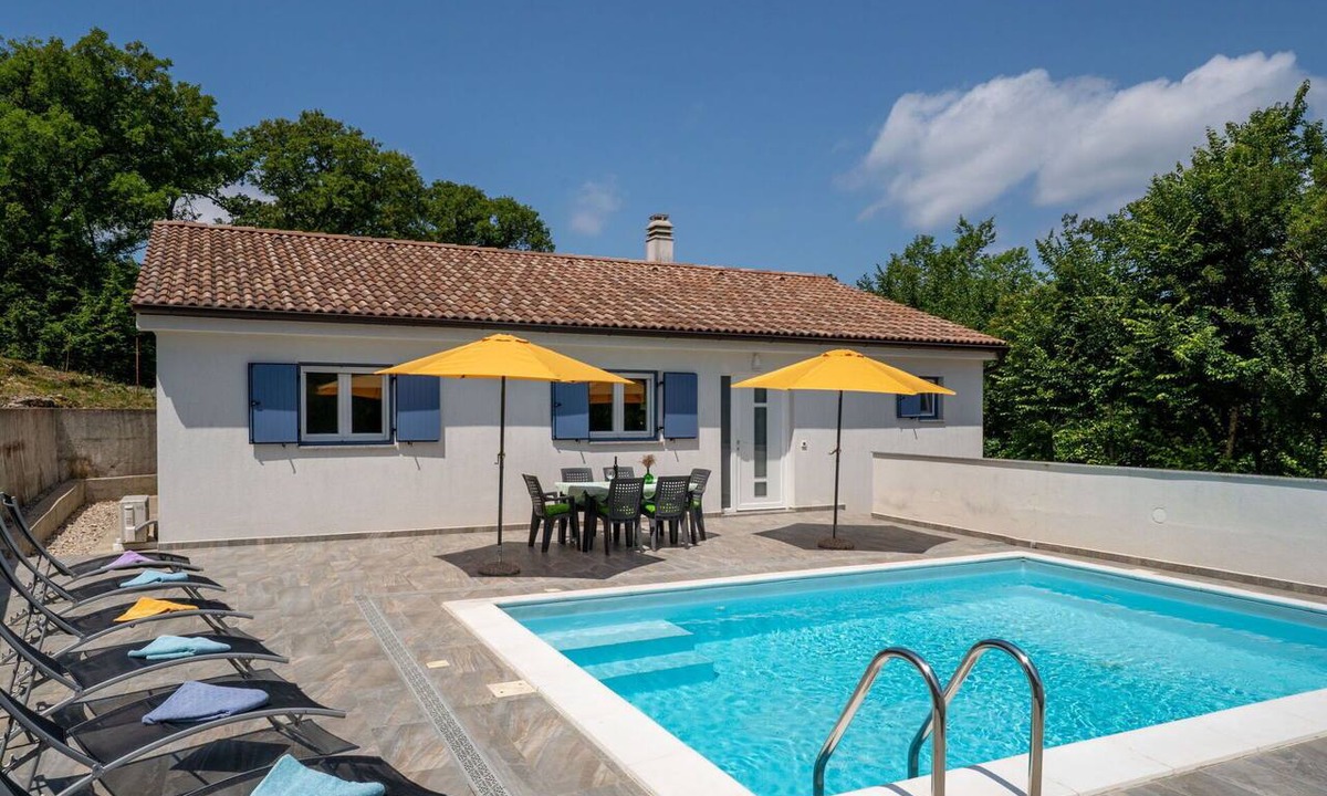 Gabonjin House | Wonderful private villa with private pool, A/C, WIFI, TV, terrace, pets allowed and panoramic view