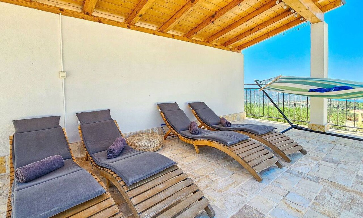 Rogoznica House | Wonderful private villa for 5 guests with A/C, internet, private pool, TV and balcony