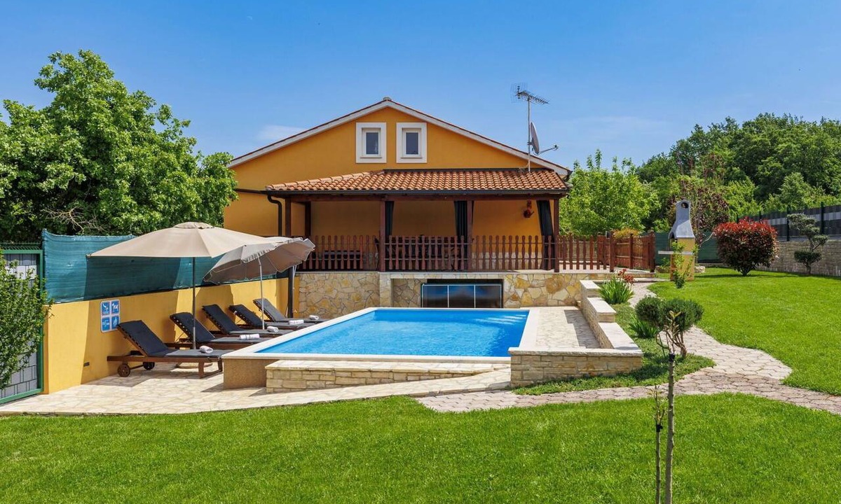 Rakotule House | Wonderful villa for 5 people with A/C, WIFI, private pool, TV, terrace and pets allowed