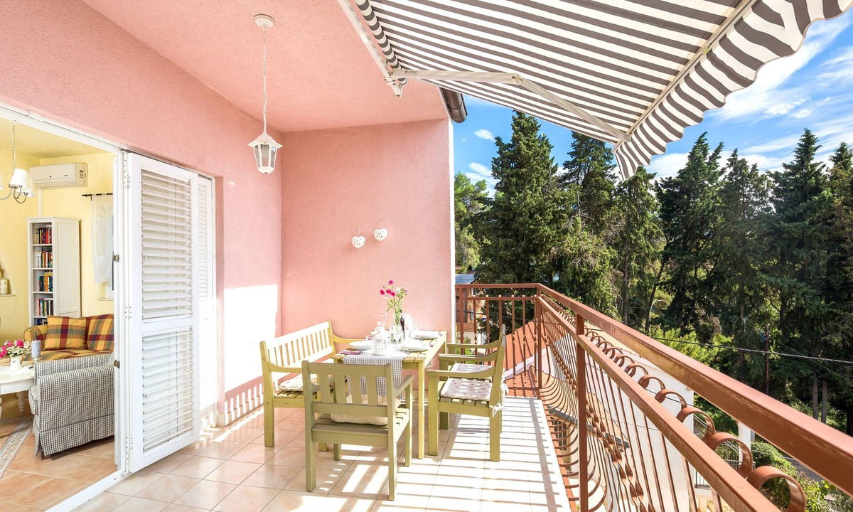Vrboska Apartment | Your perfect holiday starts here! Lovely Apartment Villa Madalena, ISLAND HVAR