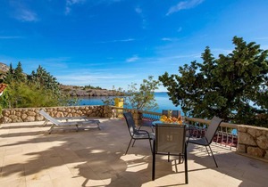 1 Bedroom Beach Front Apartment In Lukovo Sugarje