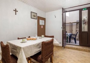 2 Bedroom Lovely Home In Susak in Susak