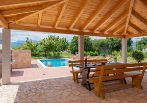 6 bedroom cozy home in Prolozac