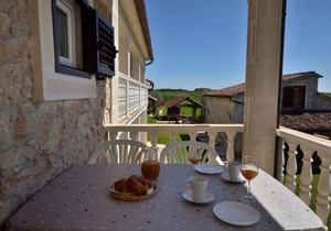 Apartment ∙ 2 bedrooms ∙ 4 guests in Lašići