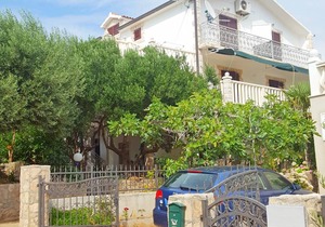 Apartments and rooms Mira Room in Sućuraj