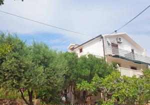 Apartments and rooms Mira Room in Sućuraj