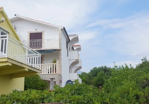 Apartments and rooms Mira Studio apartment in Sućuraj