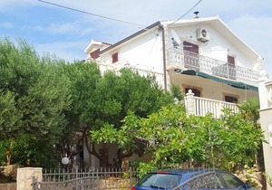Apartments and rooms Mira Studio apartment in Sućuraj