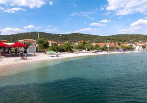 Apartments with a parking space Vinisce, Trogir - 16439