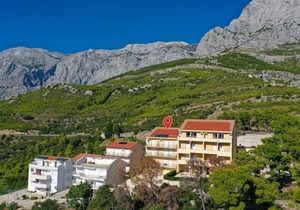 Awesome apartment in Krvavica with WiFi