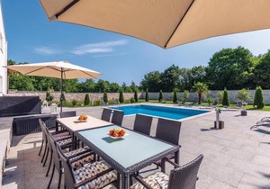 Awesome Home In Nedescina