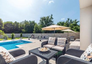 Awesome Home In Nedescina