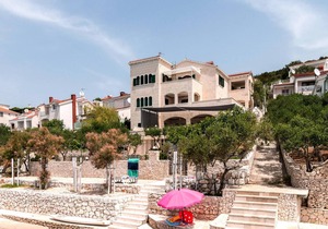 Beach front apartment in Okrug Donji in Okrug Donji