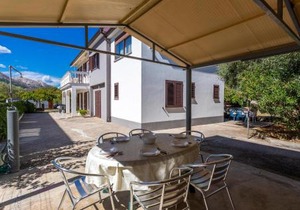 Beach Front Apartment In Jurandvor