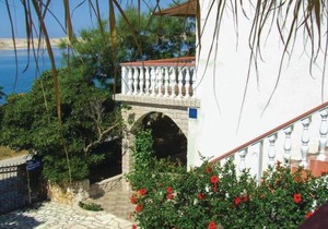 Beach Front Apartment In Kustici in Kustići