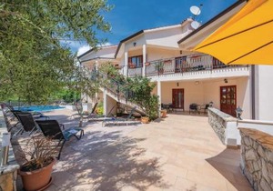 Beach Front Apartment In Labin With Sauna