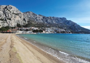 Beach front apartment in Omis with house sea view in Omis