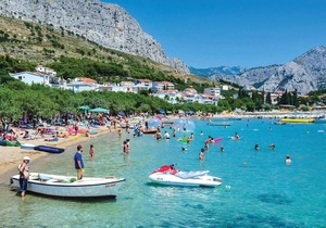 Beach front apartment in Omis with house sea view in Omis